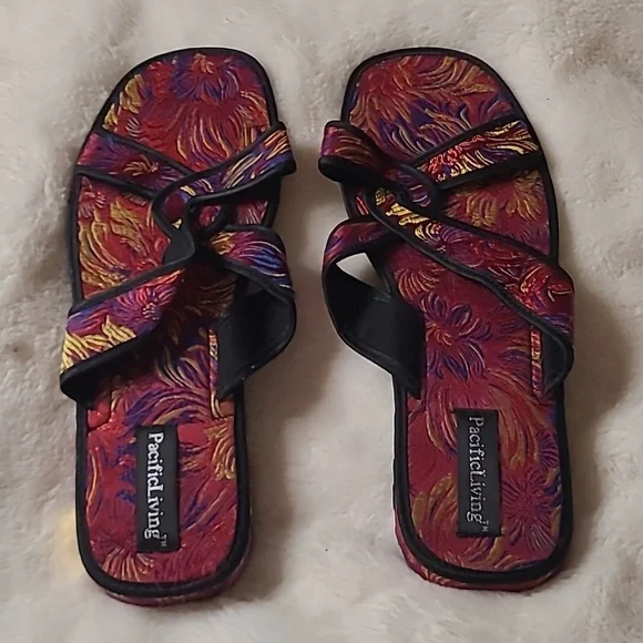 3/$15🚨WAS $45  PACIFIC LIVING Slides size 11 - Picture 7 of 10